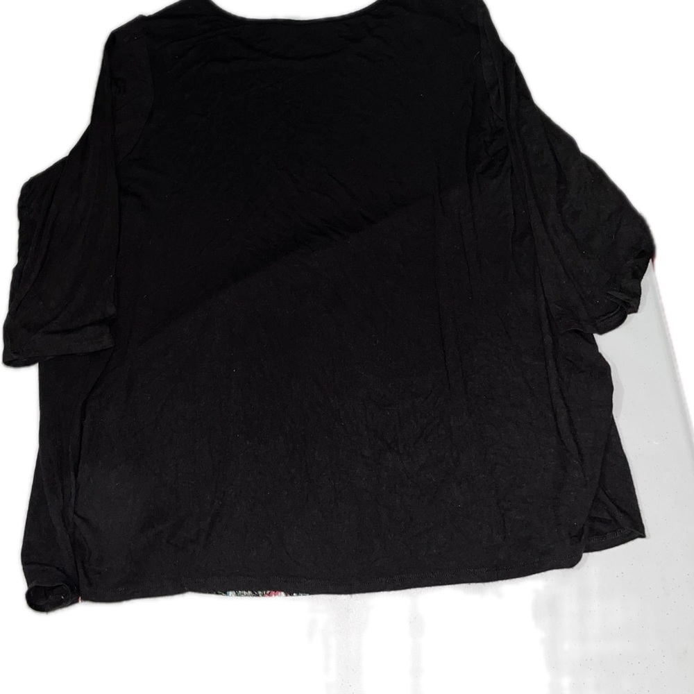 ๐ Avenue Pleated Floral Blouse - Picture 6 of 6